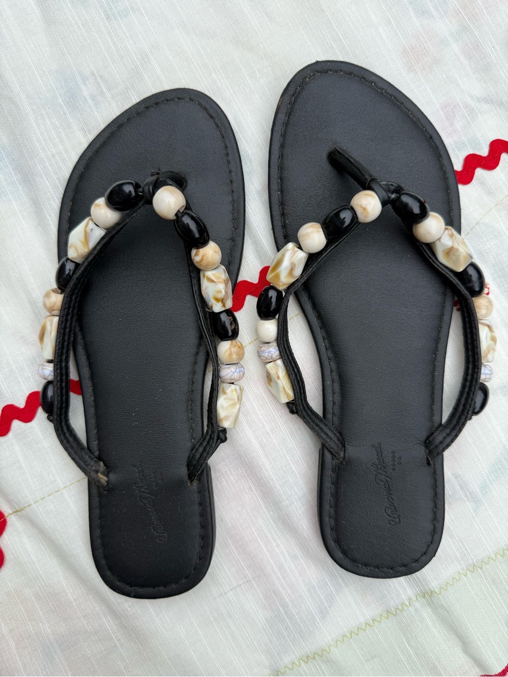 Universal Thread Woman's Cindy Beaded Flip  Flop Sandal Size 7.5 target